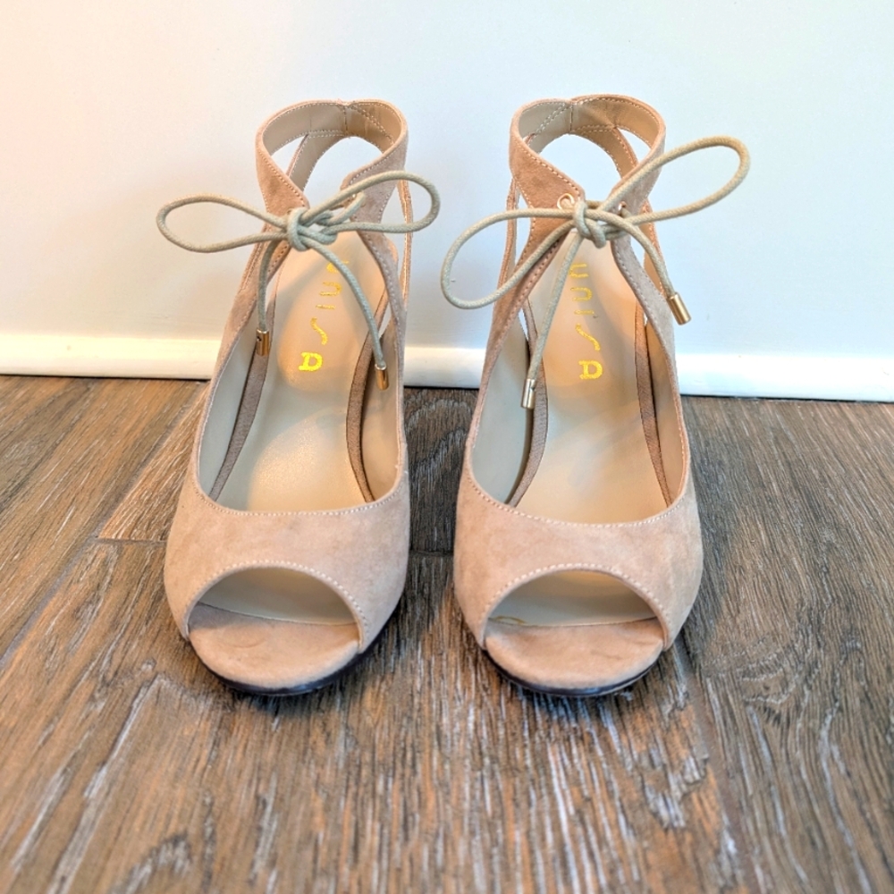 Open toe, sling back, light taupe suede pump
